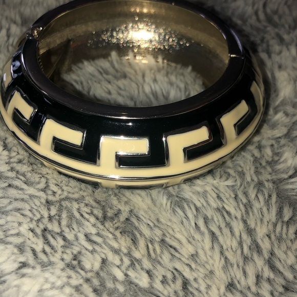 Black & cream bracelet with hinge opening - Picture 3 of 3